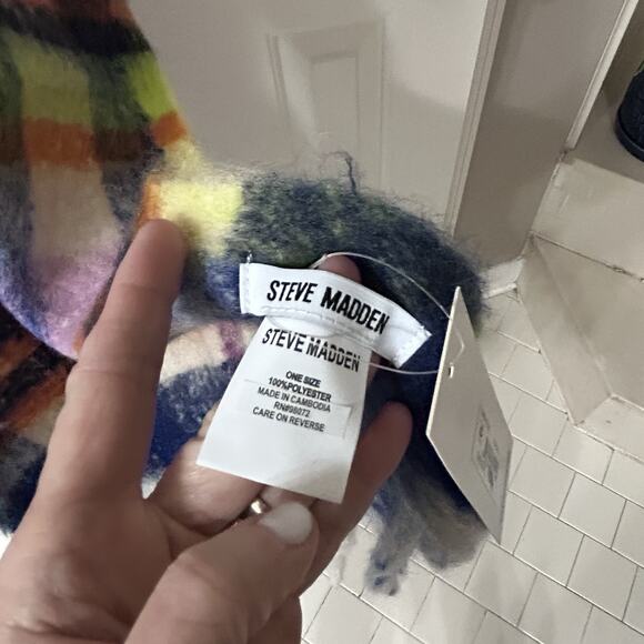 Steve Madden Scarf - Picture 4 of 6